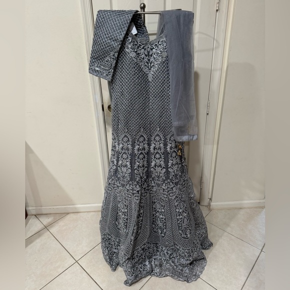 Silver Indian/Pakistani Salwar Kameez Indian Dress - Picture 1 of 6